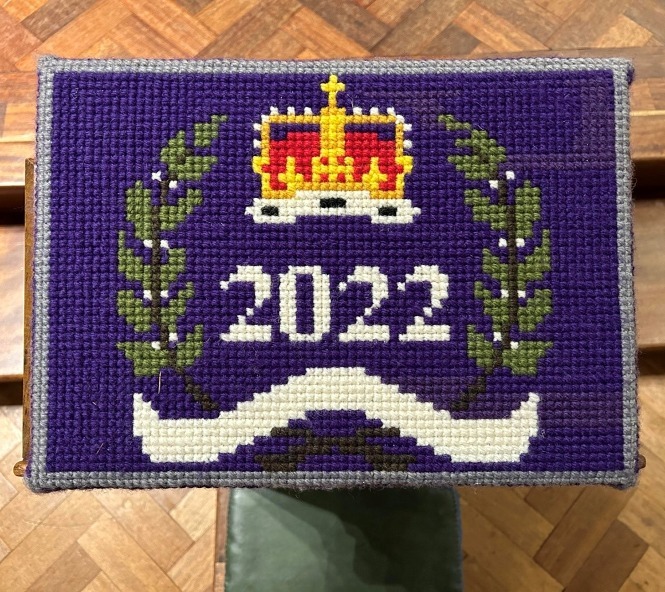 Jubilee kneeler