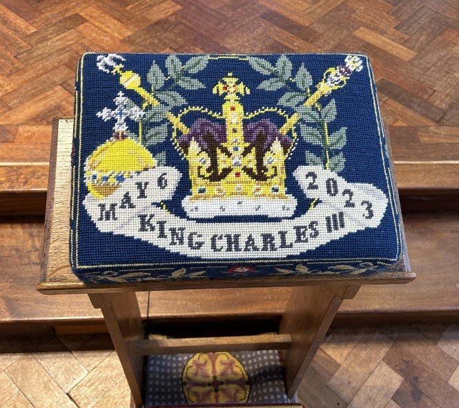 Coronation kneeler